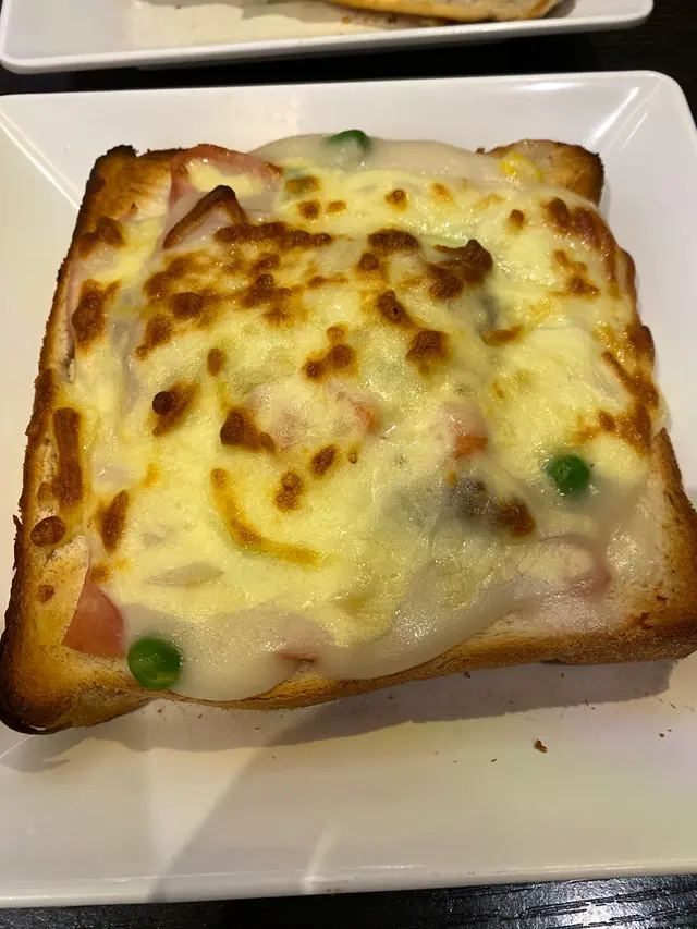 芝士焗雞肉火腿厚多士