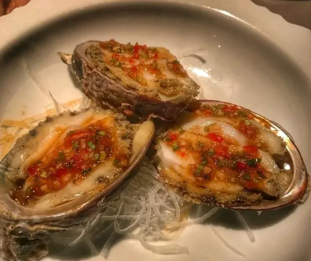 冰填鲍魚超好味，三隻剛剛好