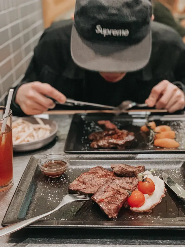 方法令肉質非常嫩 配合醬汁甜甜地仲有黑桃 非常好味🥰