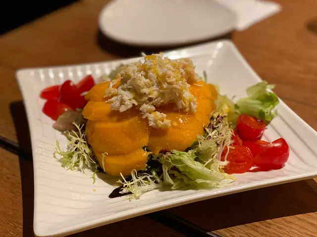 前菜先黎個沙律，味道不錯，芒果新鮮～