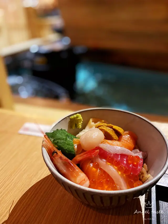 特上什锦鱼生丼