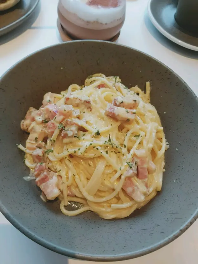 厚切意大利煙肉配卡邦尼意粉