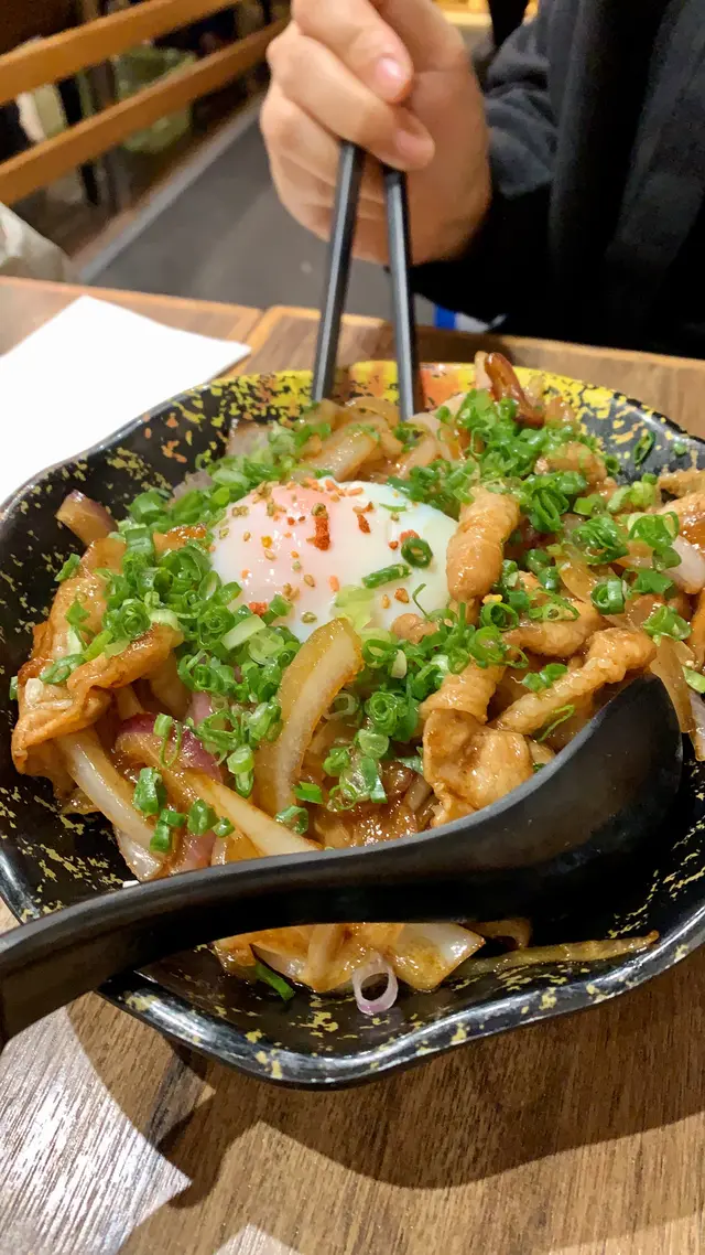 和風炒牛肉溫泉蛋撈手打烏冬