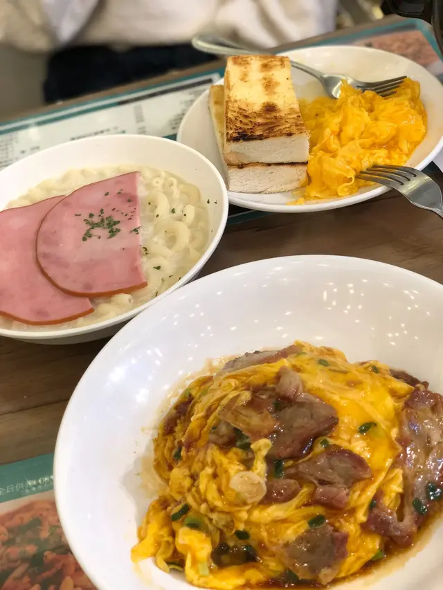叉燒炒蛋飯配秘製豉油汁