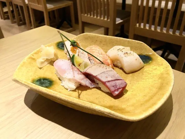 炙燒壽司拼盤五頁