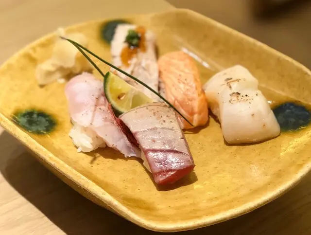 炙燒壽司拼盤五頁