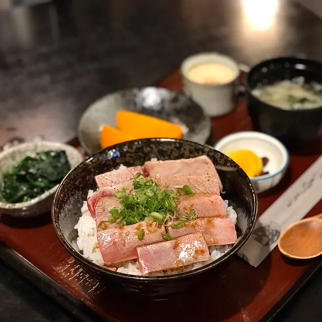 藍鰭吞拿魚扒飯定食