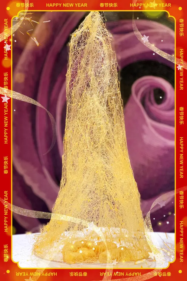  糖絲拉得高高的，賣相相當吸引而且不太甜！ 香脆糖層包著的香蕉肉又不會太腍，酥脆香甜