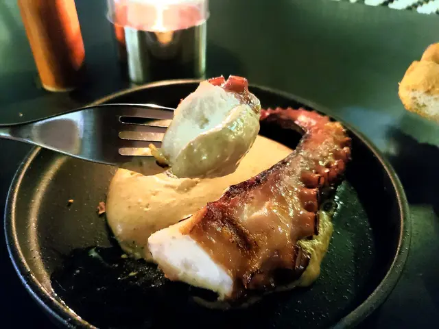 碳烤八爪魚配甜椒馬鈴薯醬