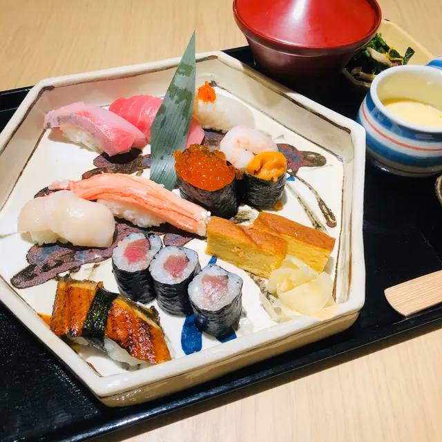 壽司拼盤10貫定食