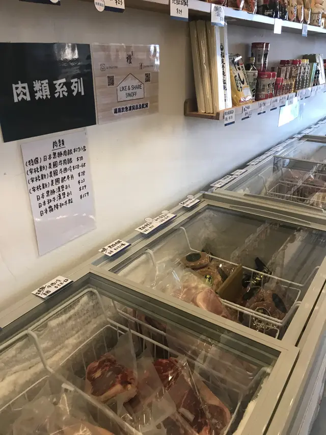 店內有不同日式食品售賣