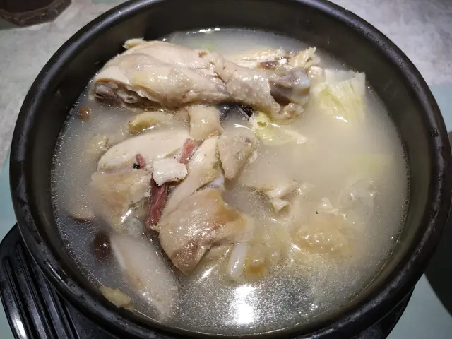花膠雲腿雞鍋