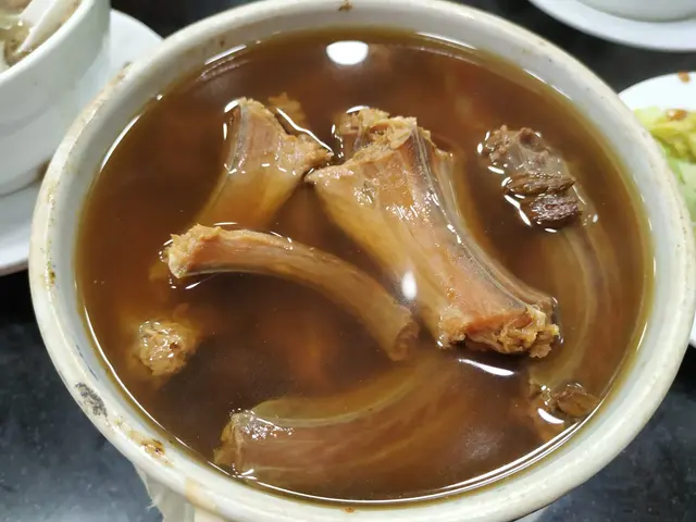 燉過山烏蛇湯