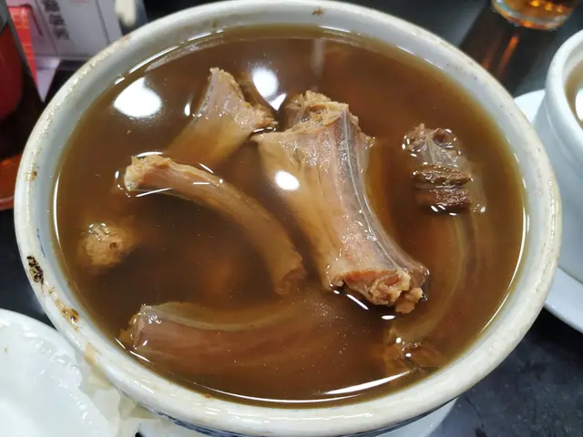 燉過山烏蛇湯