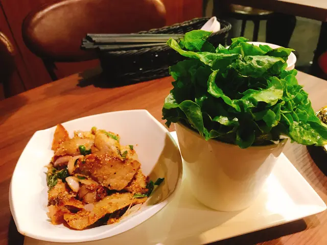 泰式豬頸肉生菜包