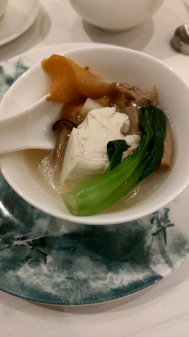 包括:冬菇、豆腐、筍、菜...等,口味清怡!