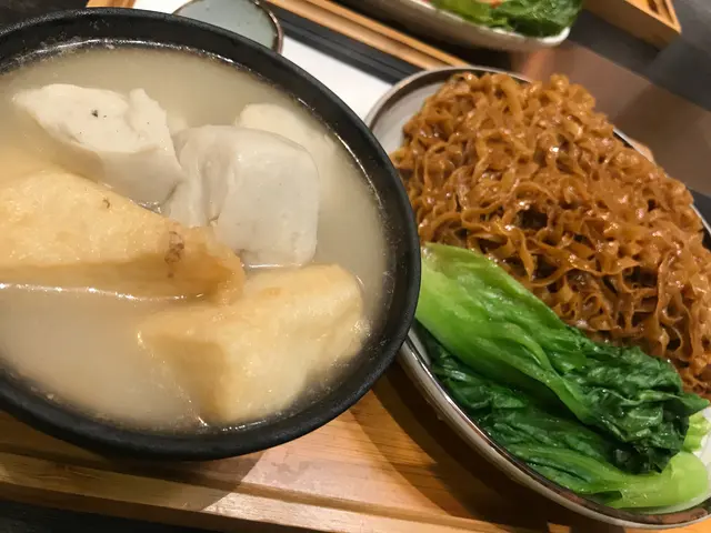 魚蛋魚片袐製撈麵