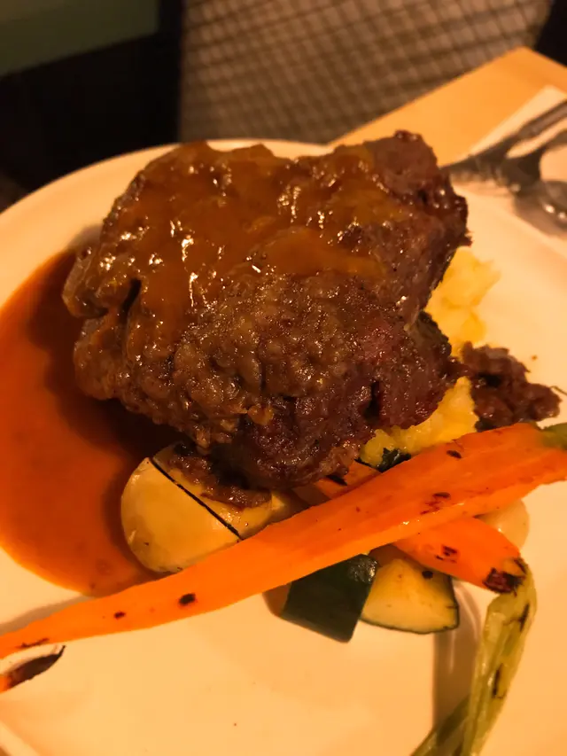 慢煮紅酒燴牛面頰