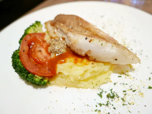 烤石斑魚柳配芥末籽燒汁