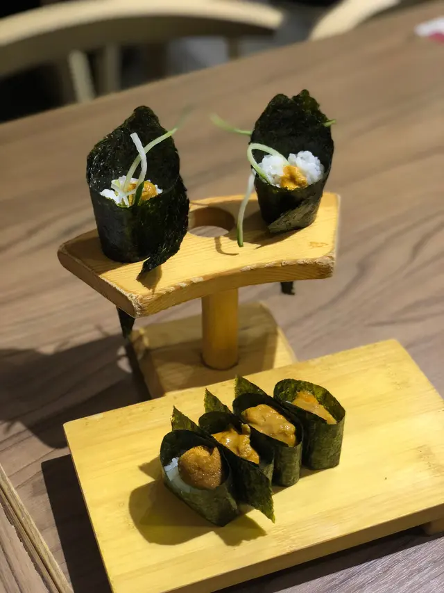 海膽有軍艦同手卷兩款，海膽份量多