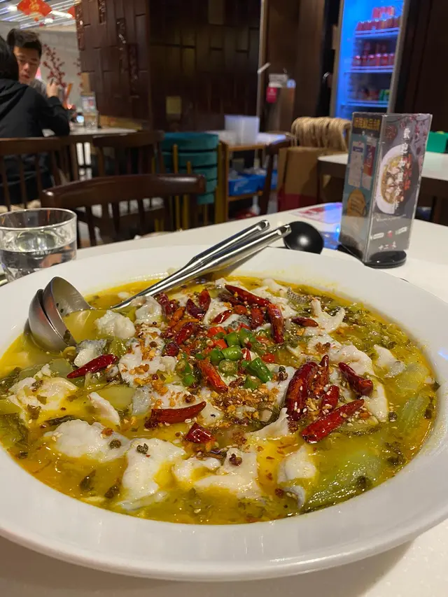 人見人愛酸菜魚加粉條