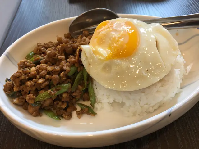 泰式香葉肉碎飯伴荷包蛋