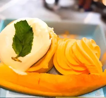 北海道夕张哈密瓜配牛乳雪糕梳乎厘班戟