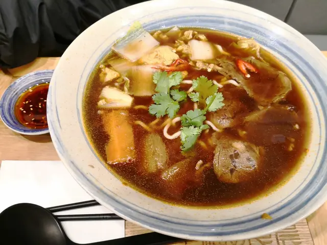 麻辣紅燒腱心牛肉麵