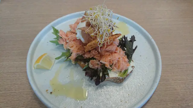 威士忌木桶煙燻鮭魚忌廉芝士酸種麵包