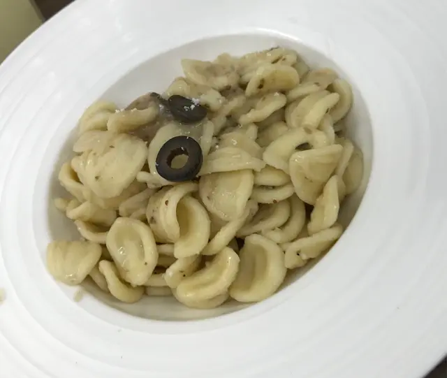 意大利手工貓耳朵配鯷魚橄欖汁