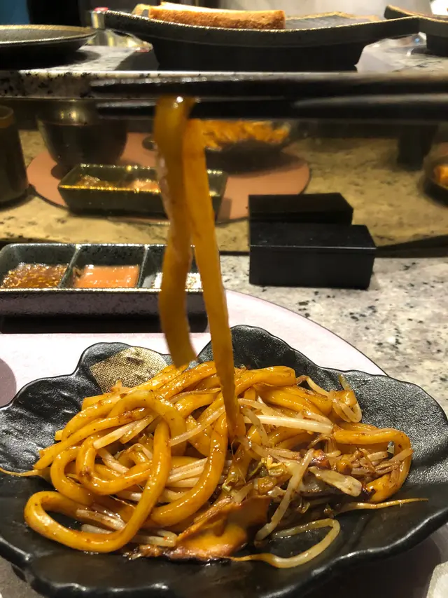 很少見到鐵板燒有炒烏冬