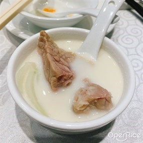 杏汁豬肺湯 - Four Point Gold Restaurant in To Kwa Wan 