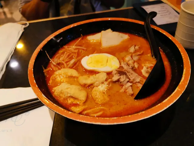 喇沙湯麵配手撕雞