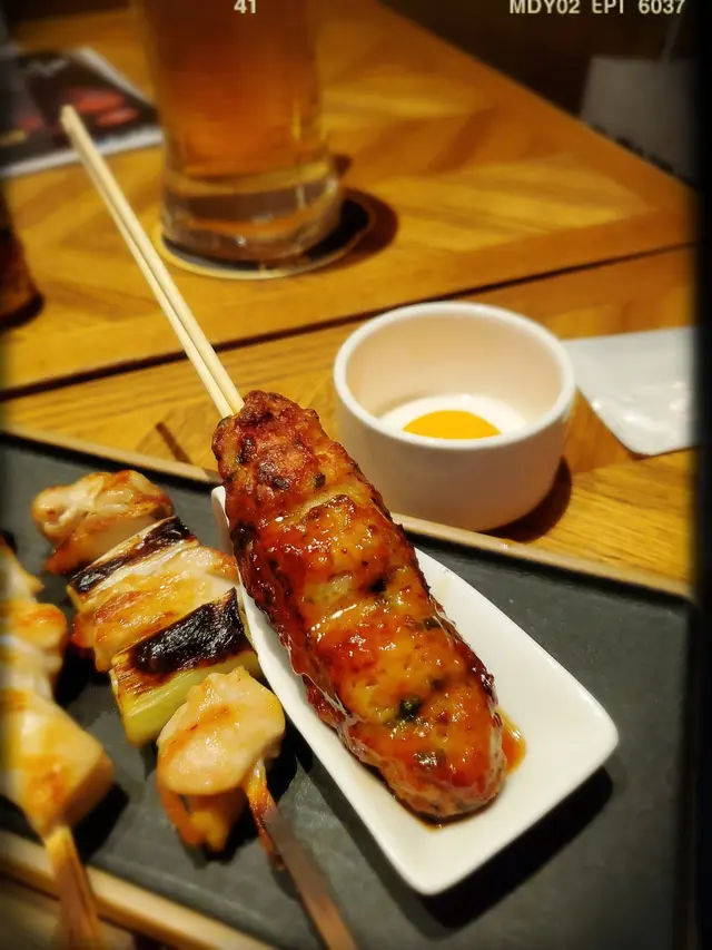 自家製免治雞肉捧配鮮蛋黃