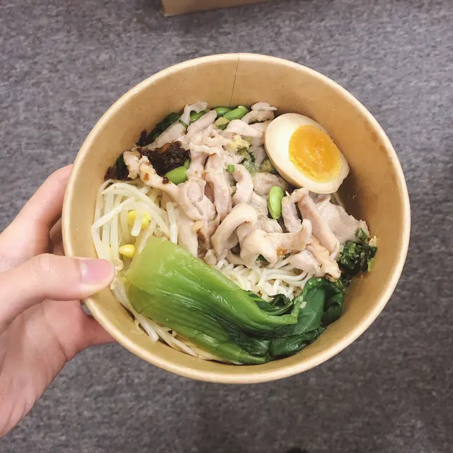 雙葱油嫩雞拌麵