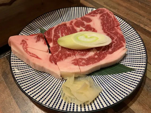 肉眼扒切成10片,而且成塊都好厚肉!
足足有1cm厚!😍