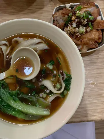 麻辣鸡扒刀削面