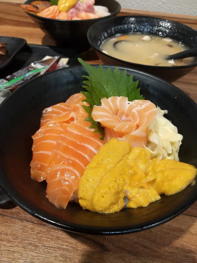 海膽三文魚丼