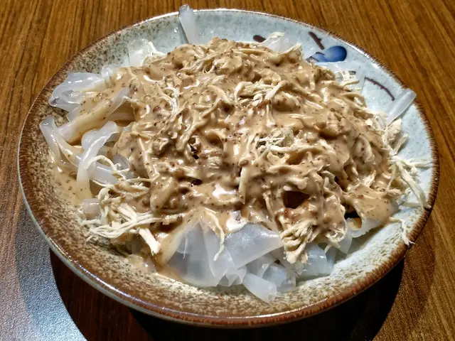 粉皮一定要配胡麻醬，極惹味！
