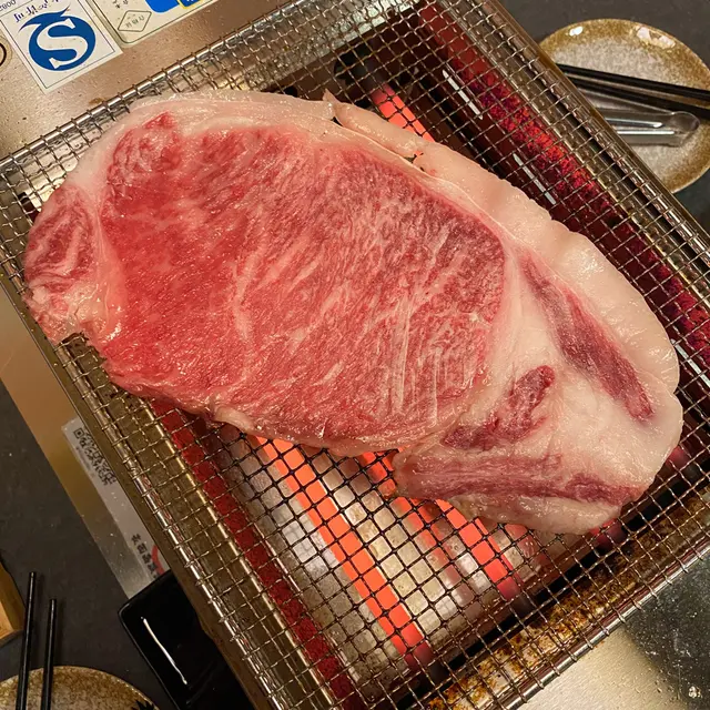 油花紋路很美,入口即溶,很香油脂感