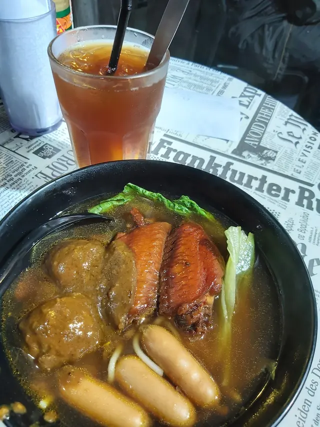 雞翼牛丸芝士腸米線