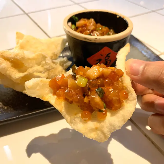 雙籽三杯風味三文魚他他配香脆雲吞皮