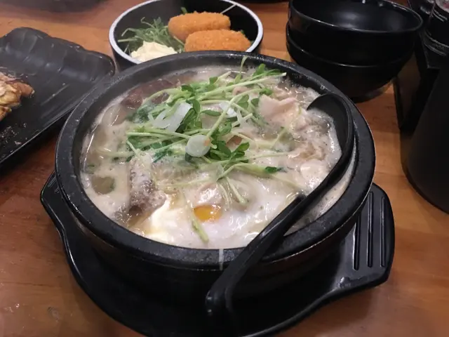 三味豚手打烏冬 (魚介豚骨湯底)