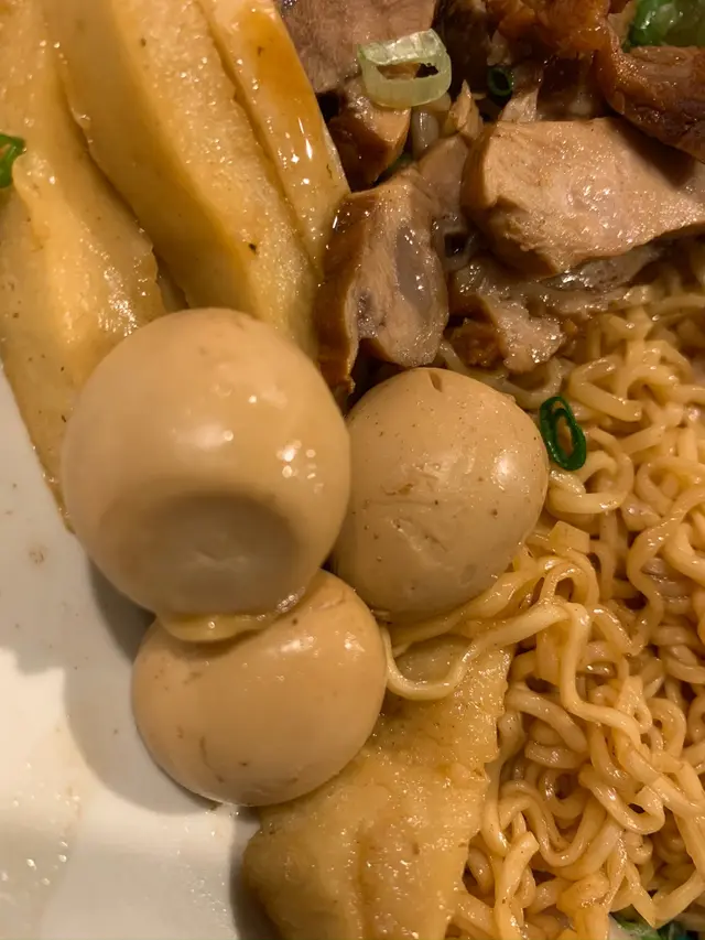 好少在香港見到有鵪鶉蛋食,係台灣夜市滷水必選!