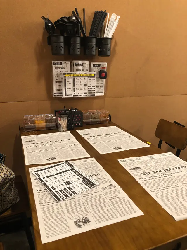 #賞麵 #行到荔枝角見到一間小店新開張車仔麵試吓先 #好歐陸式格局 #有六種不同嘅辣椒漿 #我最欣賞佢嗰度飲杯 #唔知以為去咗歐洲 #窩心仲有紙巾無限量供應 #咖喱魷魚有咖喱味 #員工服務一流 #下次經過一定要再嚟☘️