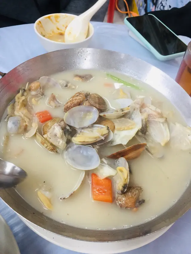 個魚湯好正  好多蜆 