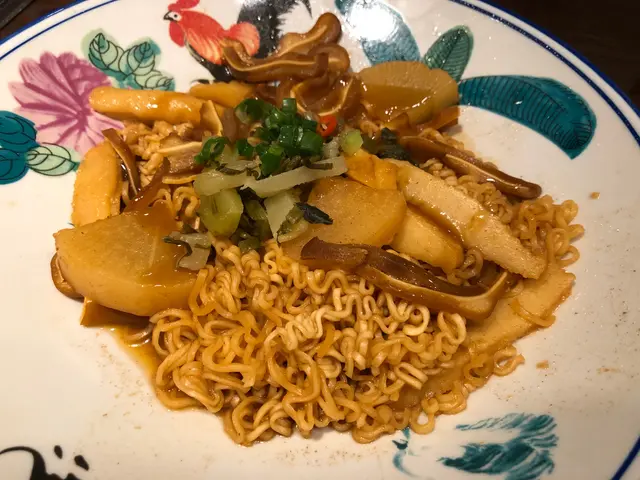 王子麵(甜不辣、豬耳、蘿蔔)