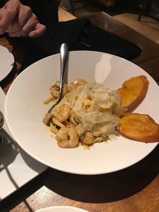 芝士白汁燒蝦寬麵