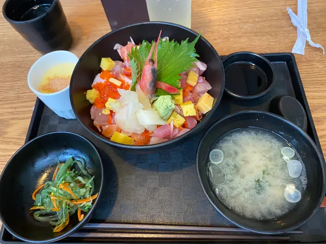 角切魚生飯定食