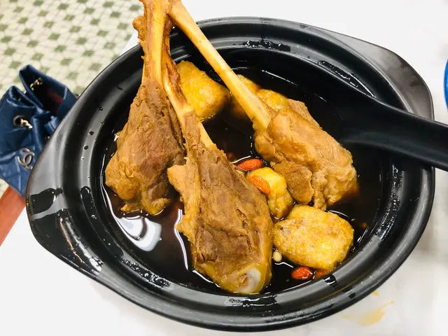 棒棒骨肉骨茶